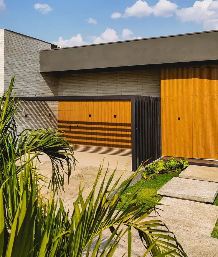 Casa Aroeiras, portfólio de obras em Goiás Fachada da Casa Aroeiras, em Bela Vista de Goiás, uma das obras do portfólio da GEFORTE em Goiás