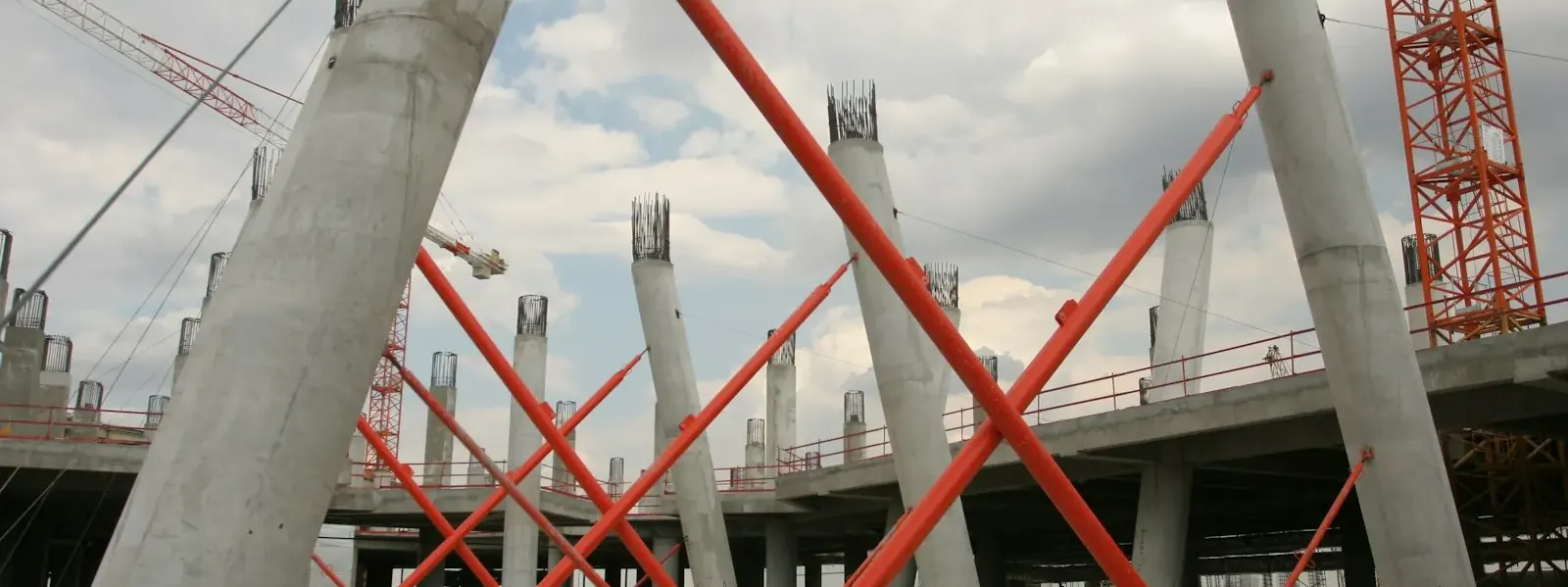 Obra em andamento conduzida pela GEFORTE, exemplo dos serviços de construção e reforma em Goiânia